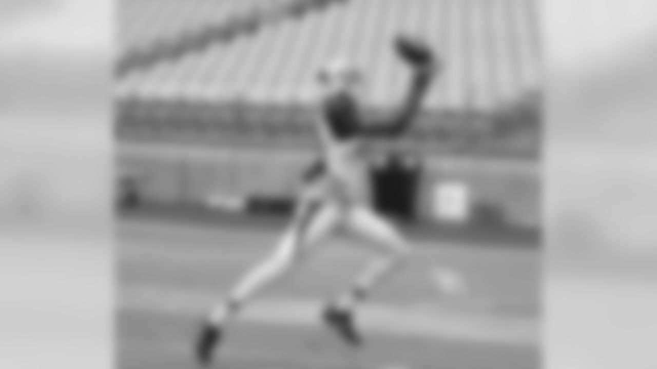 WR Carlton Agudosi