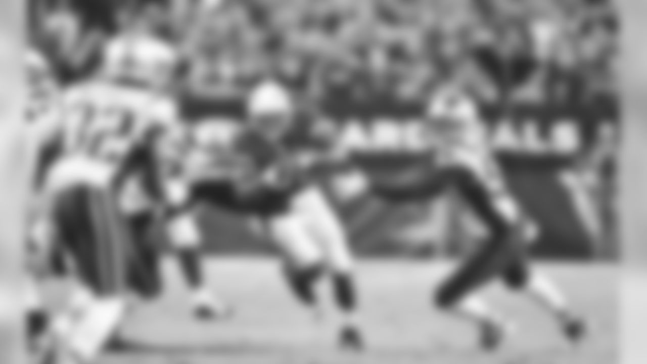 RB David Johnson looks for running room against New England