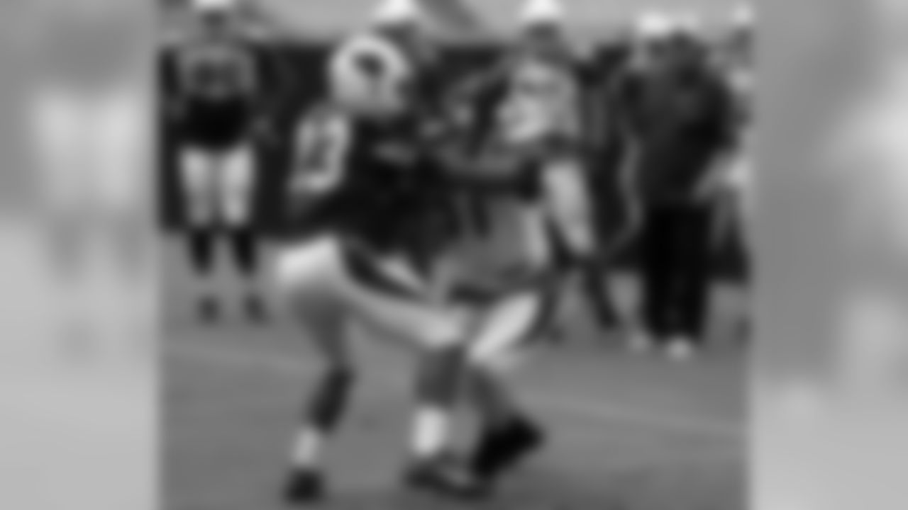 RB Marion Grice blocks LB Kevin Minter