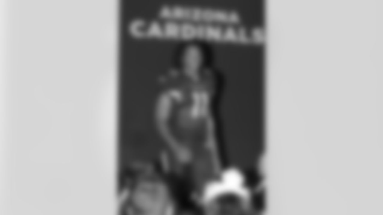 WR Larry Fitzgerald displays uniform change in 2005