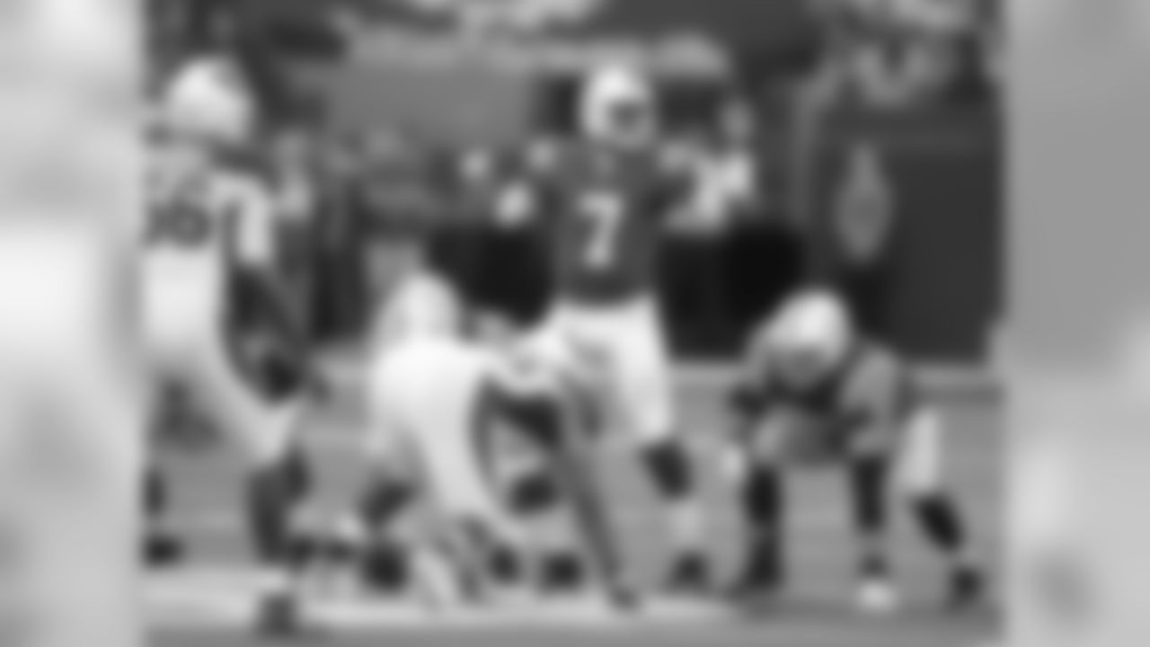 Colts QB Jacoby Brissett checks at the line of scrimmage