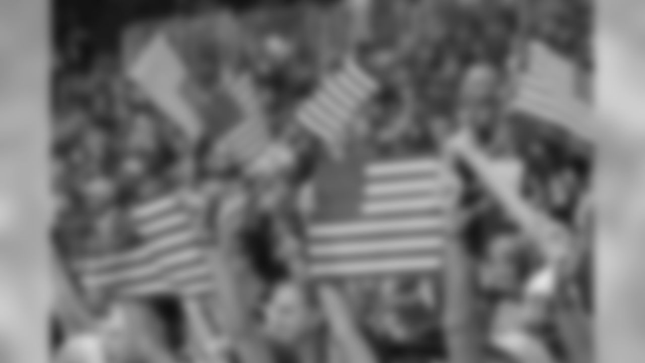Fans honor military members for Salute to Service