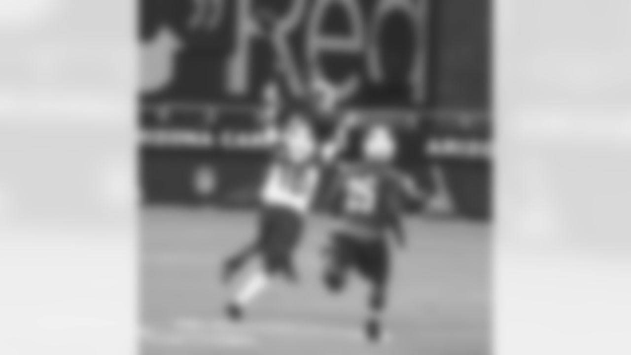 Curtis Taylor makes an interception