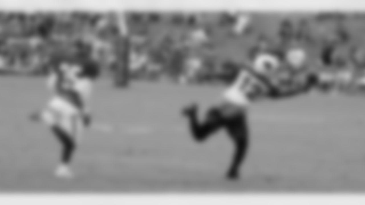 WR Andre Roberts can't quite haul it in