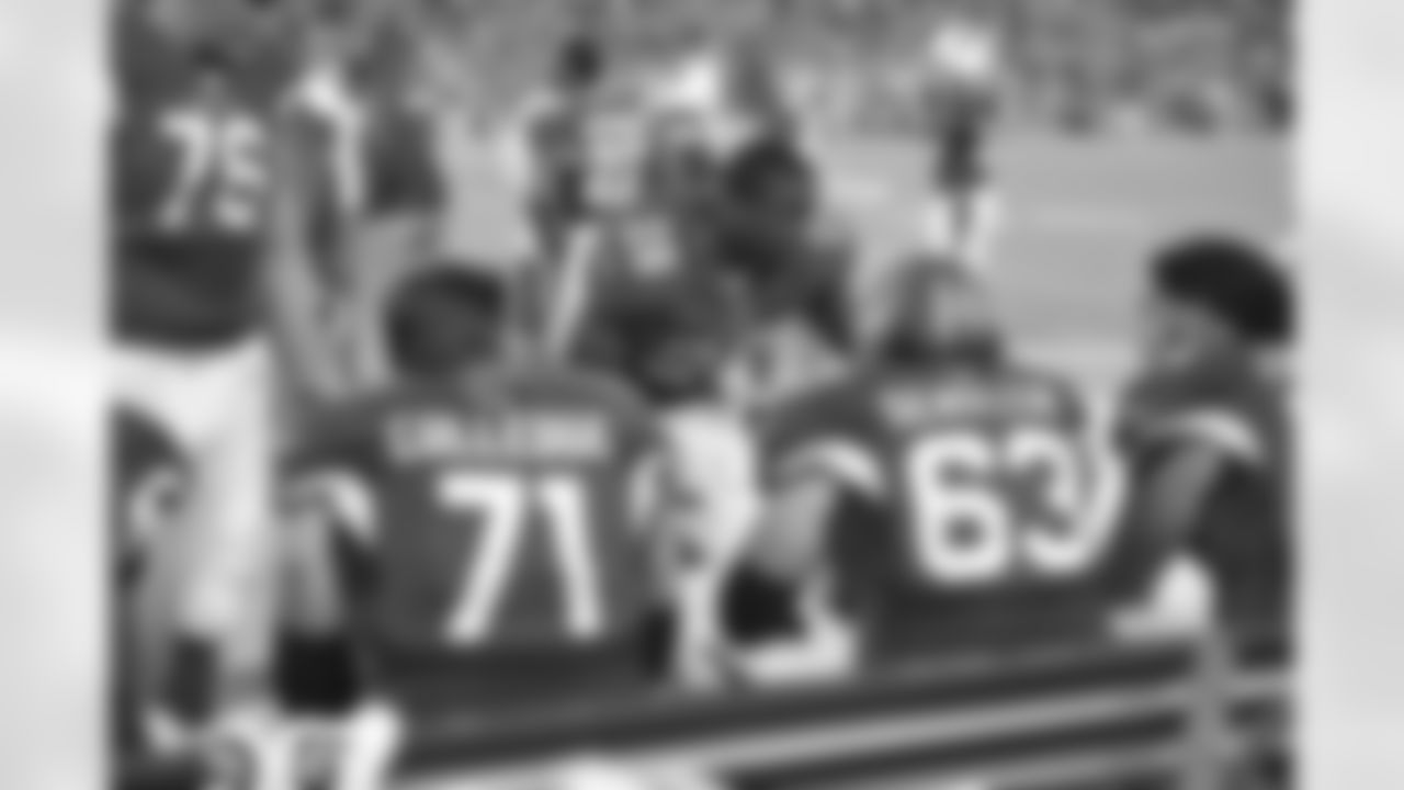 RB Rashard Mendenhall talks to the offensive line during the Seahawks game.