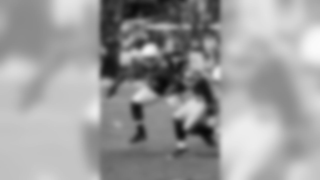 Vote for LB Kevin Minter