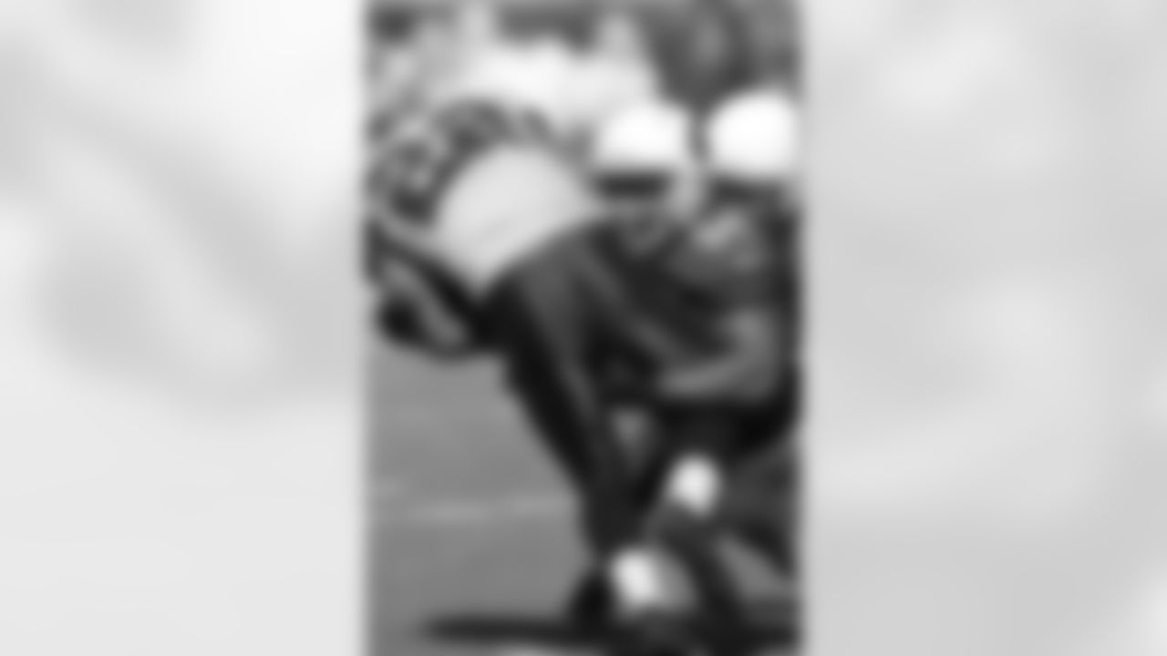 LB Kenny Demens