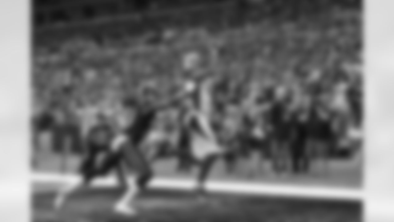WR Larry Fitzgerald has eight catches for 80 yards and two touchdowns against the Rams.