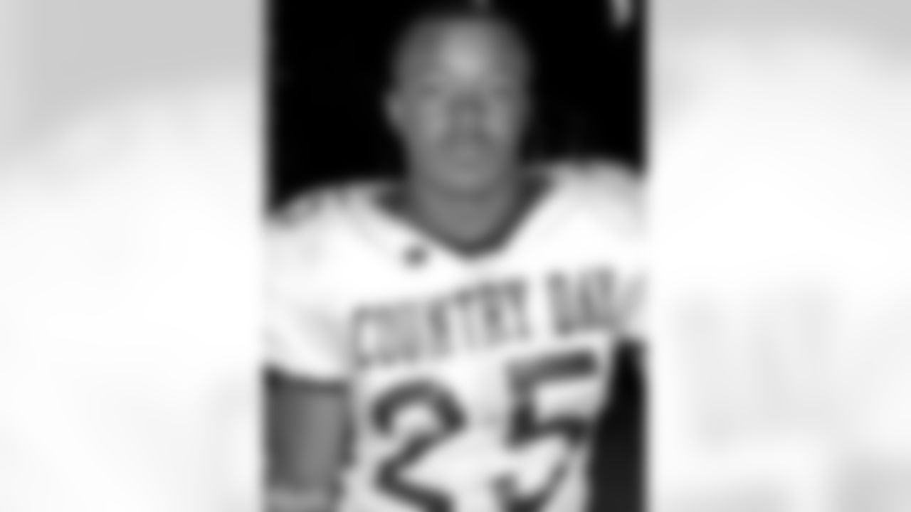 LB Kenny Demens