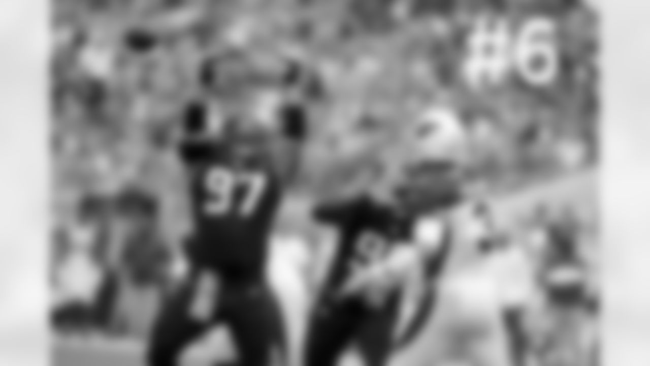 QB Carson Palmer gets a ball past Jaguars DL Roy Miller.