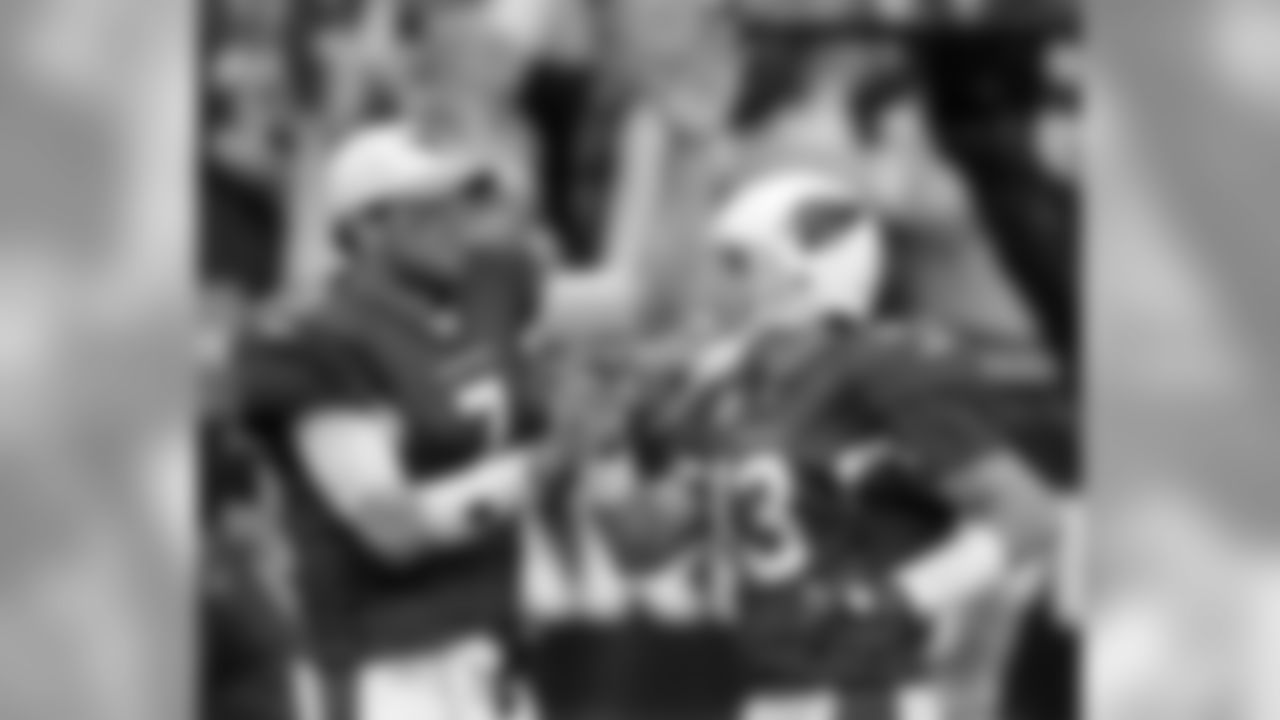 Warner gets congratulated by QB Matt Leinart