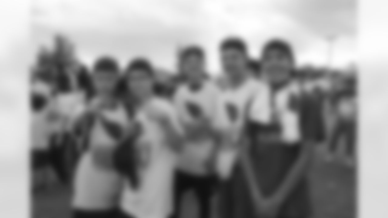 Los Cardenales organizaron un campamento de fútbol americano para jóvenes en Nogales, Sonora, Mx.