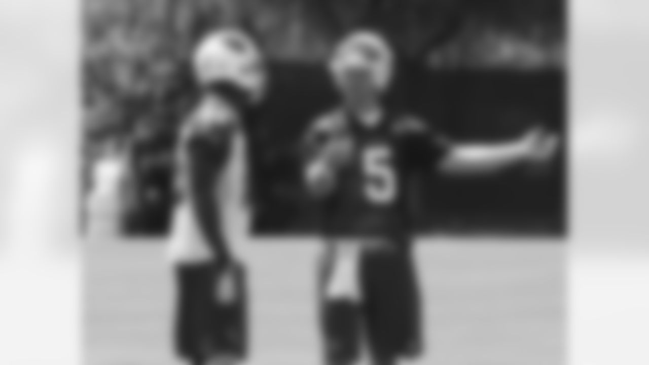 QB Drew Stanton talks to WR Jaron Brown