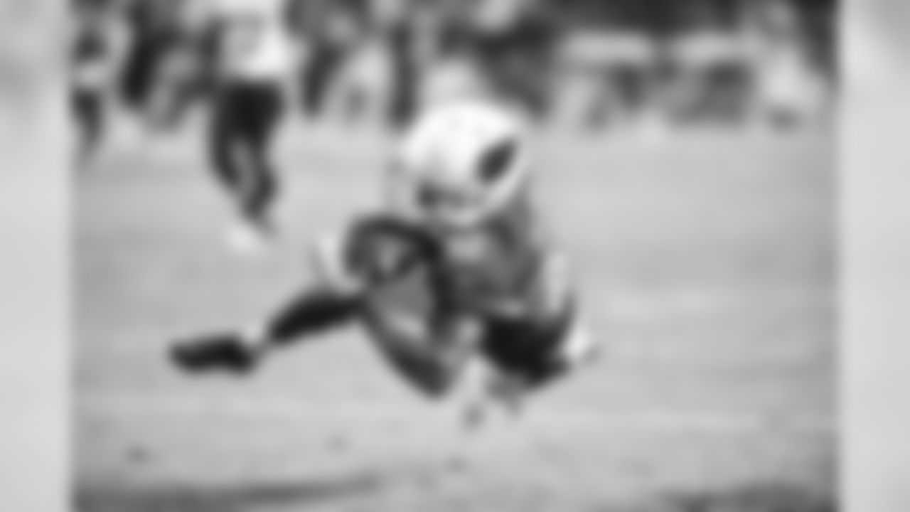 Brown finishes extends into the endzone for a touchdown