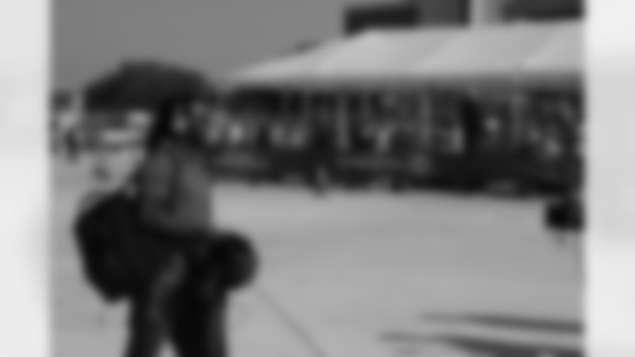 Tim Hightower steps off the plane in Tampa