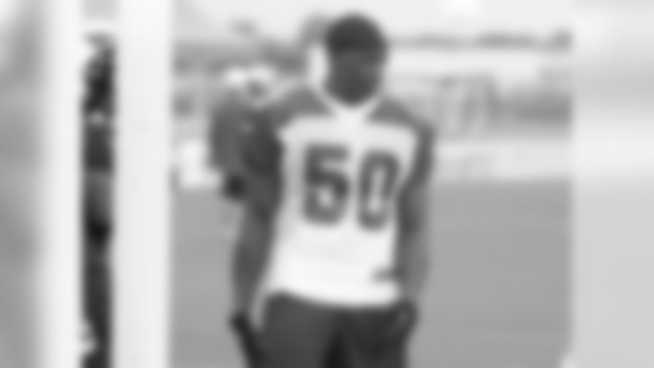 LB Dontay Moch