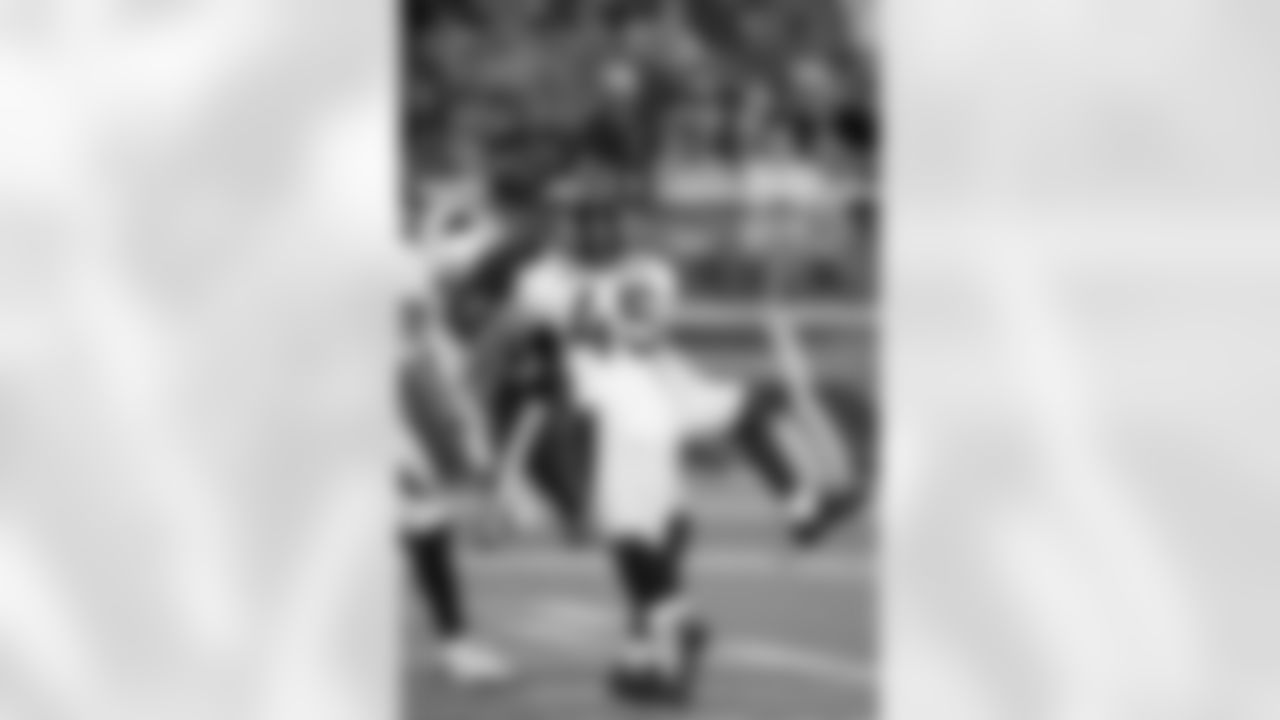 WR Michael Floyd taps the ball to himself