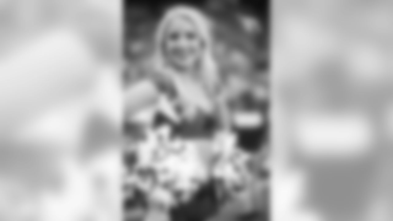 Images of the Cardinals cheerleaders during the Week 4 contest at State Farm Stadium