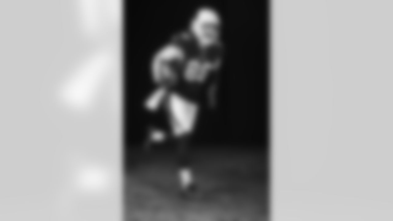 Arizona Cardinals tight end Zach Ertz (86) poses for a photo during Cardinals Media Day on Monday, June 13, 2022 in Tempe, AZ.