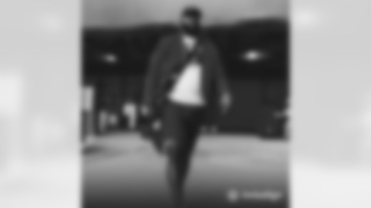 SQ-Arrivals-Phillips