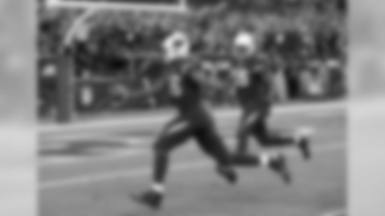 Karlos Dansby returns an interception for a touchdown.