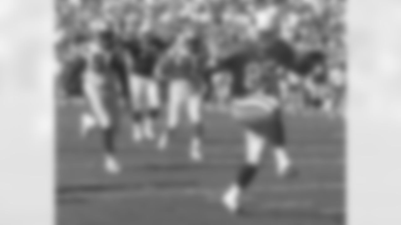 2002 - TE Freddie Jones