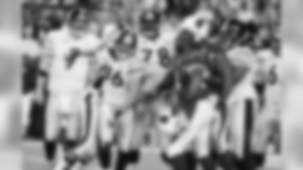 Tempers flare between Steelers WR Hines Ward (left) and LB Gerald Hayes