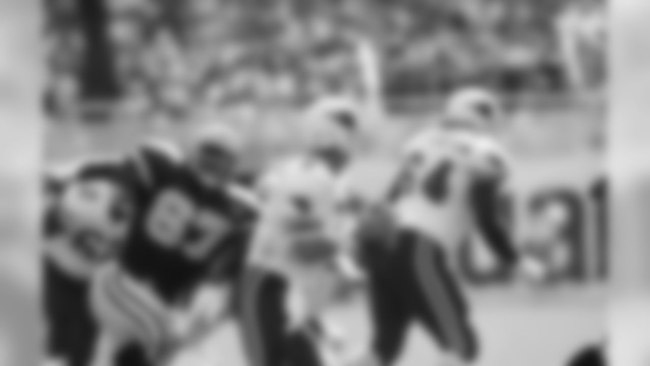 1994: Cowboys DL Russell Maryland pressures Cardinals QB Steve Beuerlein
