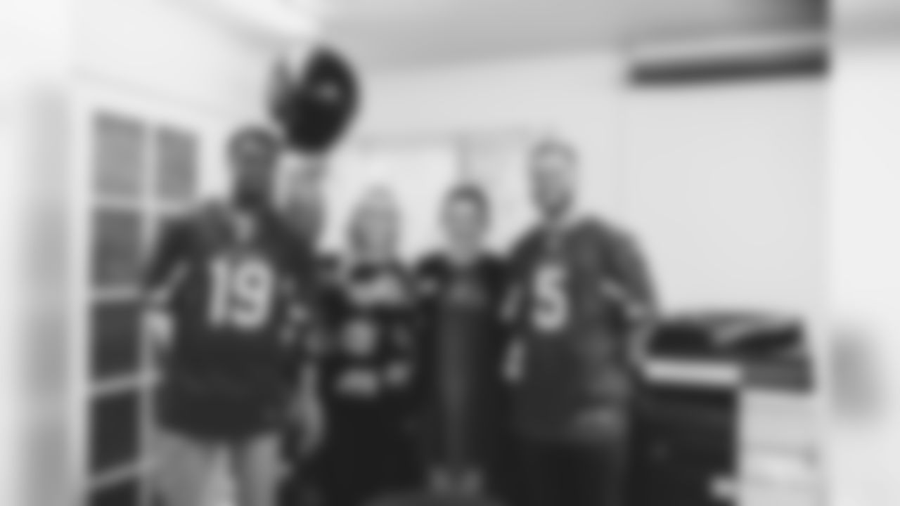 WR KeeSean Johnson, K Zane Gonzalez and other members of the organization visited domestic violence victims and their families on Tuesday
