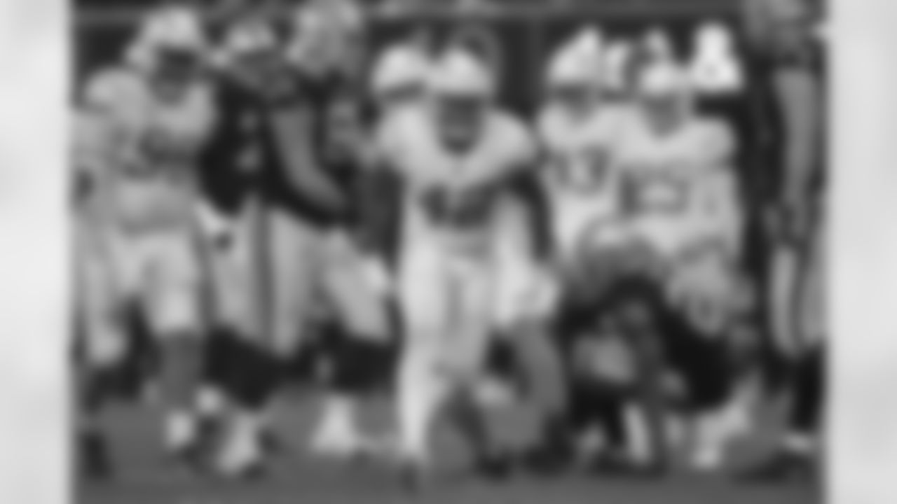 OLB Uchenna Nwosu
