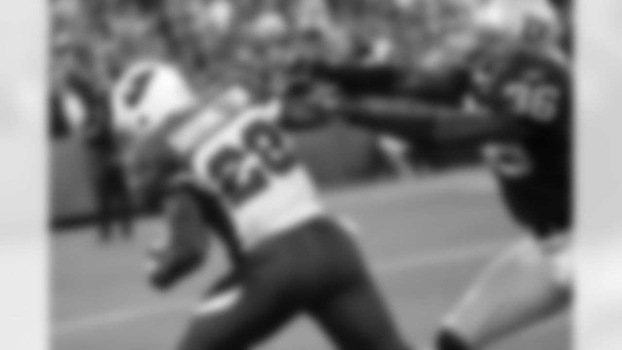 RB J.J. Arrington runs with the ball in 2005