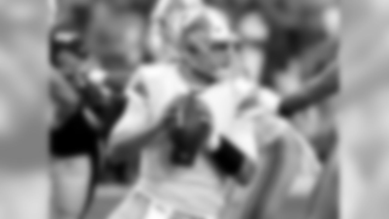 Detroit Lions quarterback Matthew Stafford looks to throw against the Arizona Cardinals during the first half of NFL football game, Sunday, Dec. 9, 2018, in Glendale, Ariz.