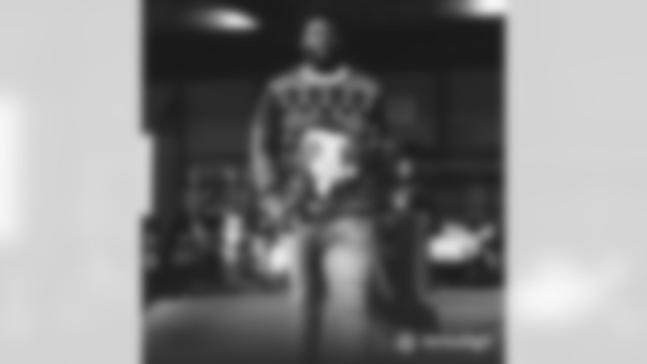 SQ-Arrivals-JoshJones
