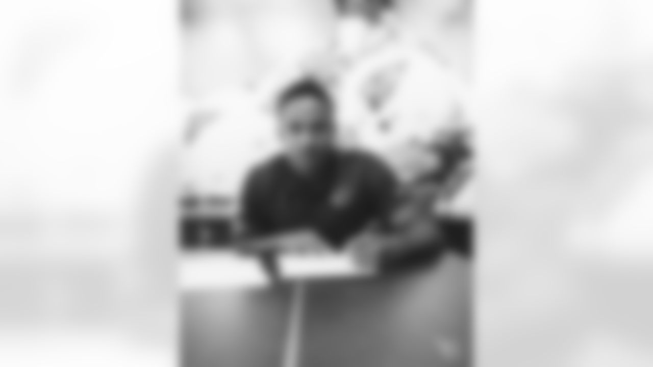 CB Marco Wilson signs his contract