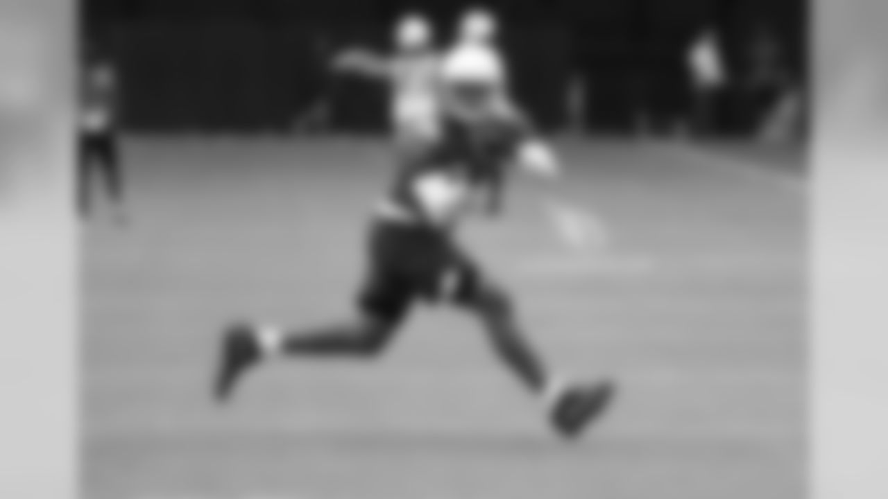 TE Ricky Seals-Jones