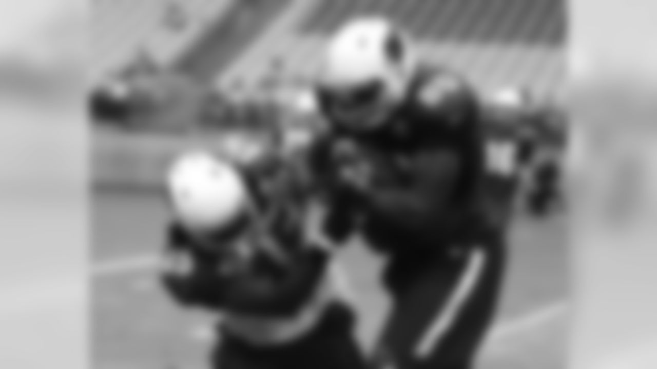 Big collision between TE Ifeanyi Momah and S Brandon Person