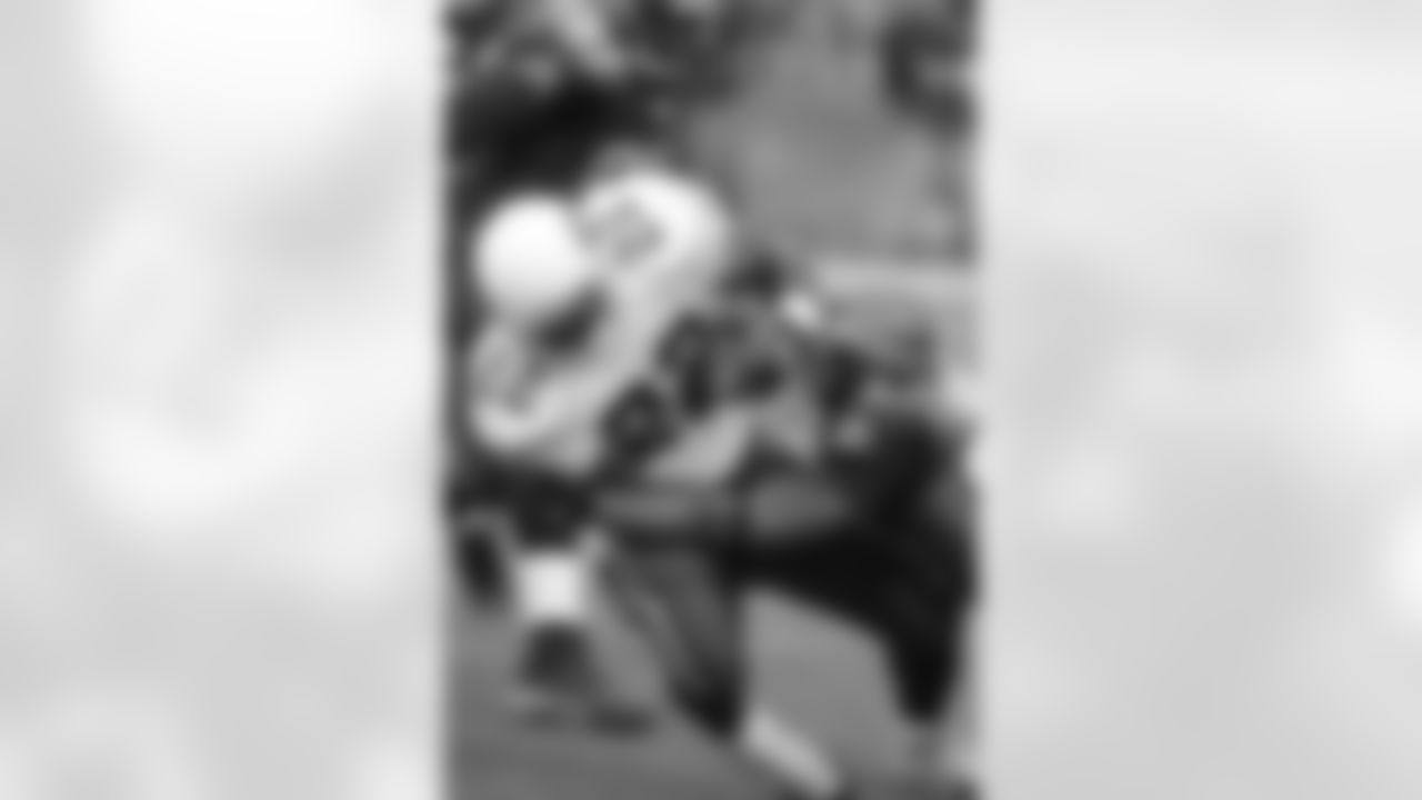 2004: RB Emmitt Smith battles for yardage