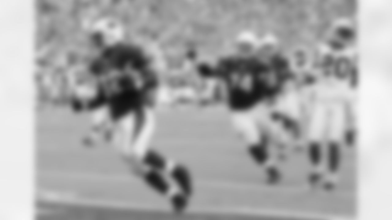 Edgerrin James goes in for a score in 2007