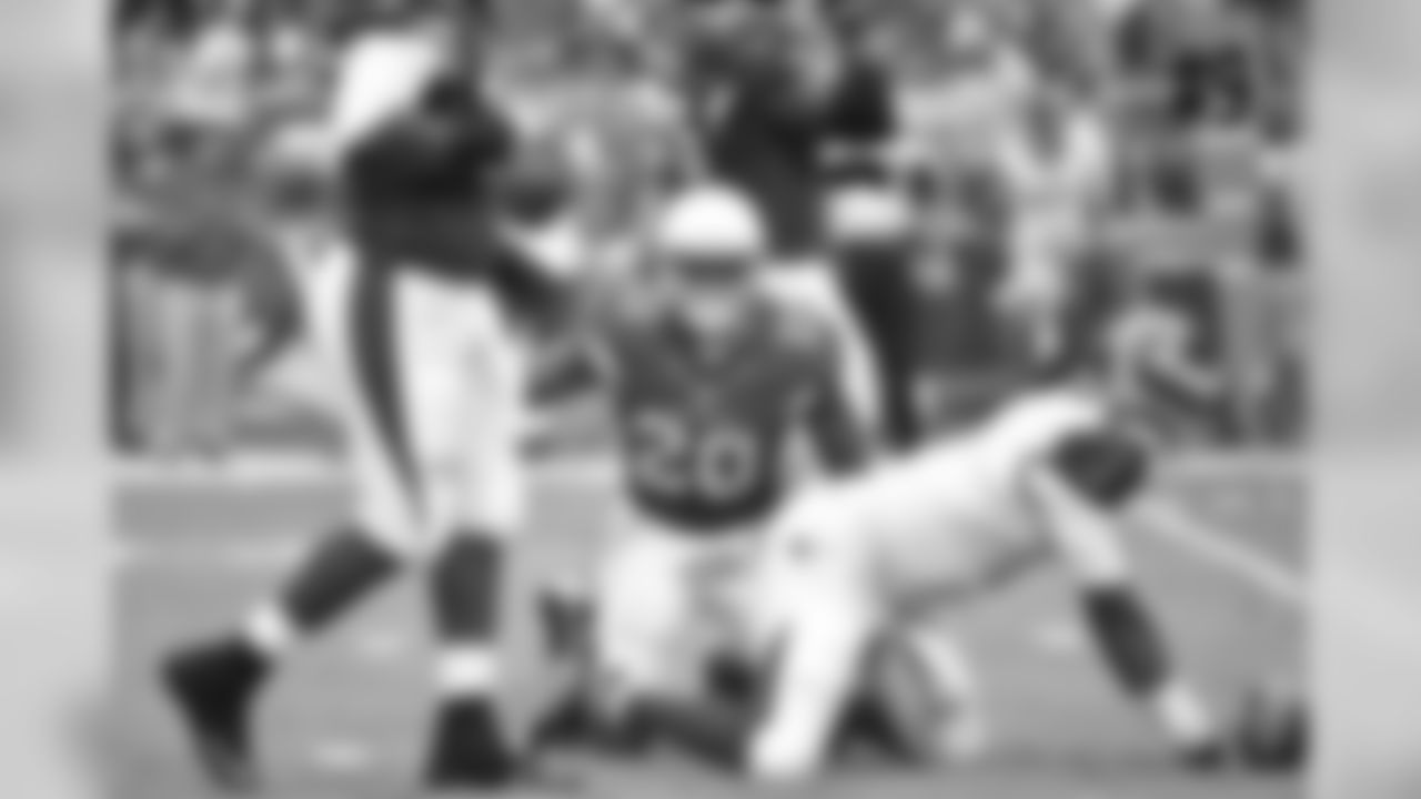 Money LB Deone Bucannon brings down Bucs QB Jameis Winston