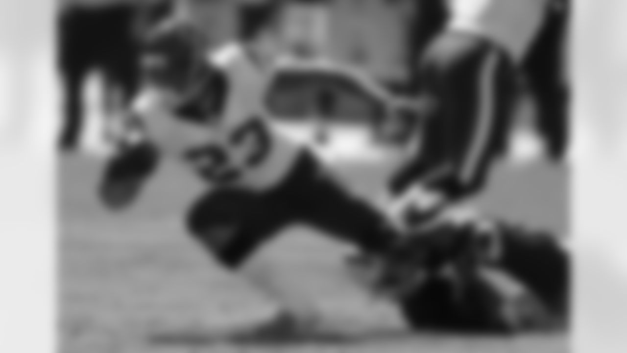 LB Sio Moore