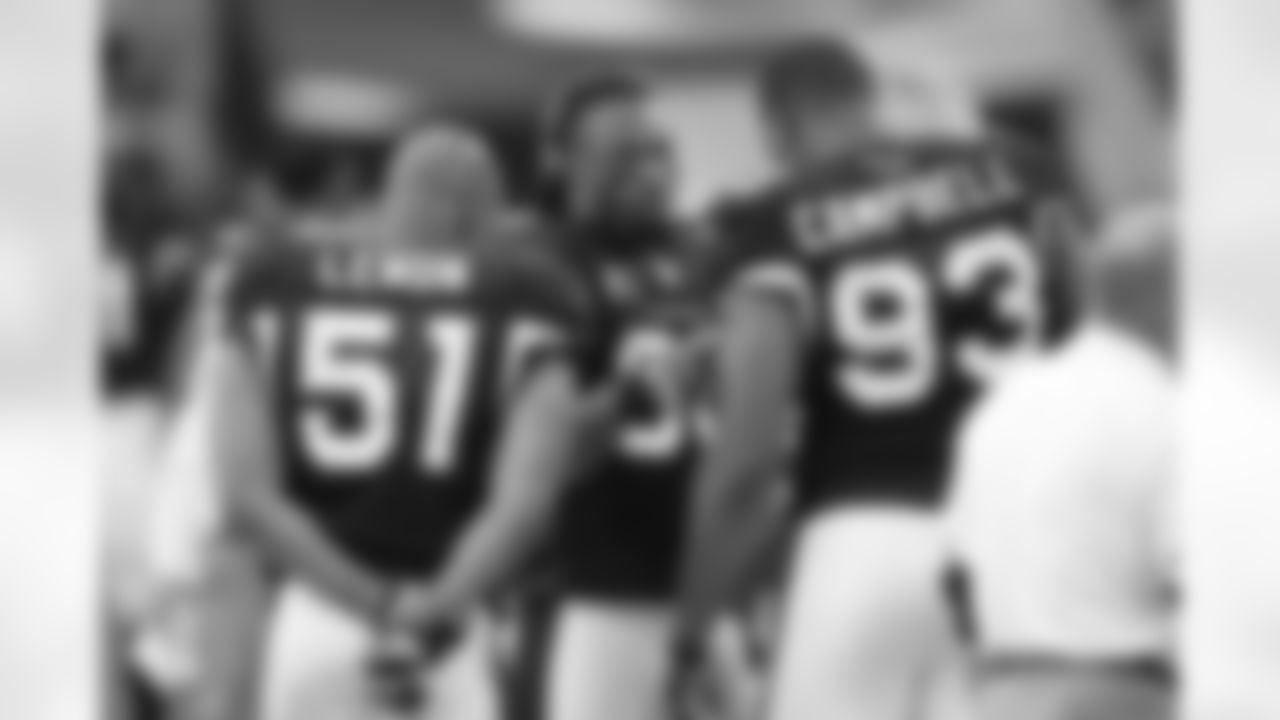 Darnell Dockett leads the defense