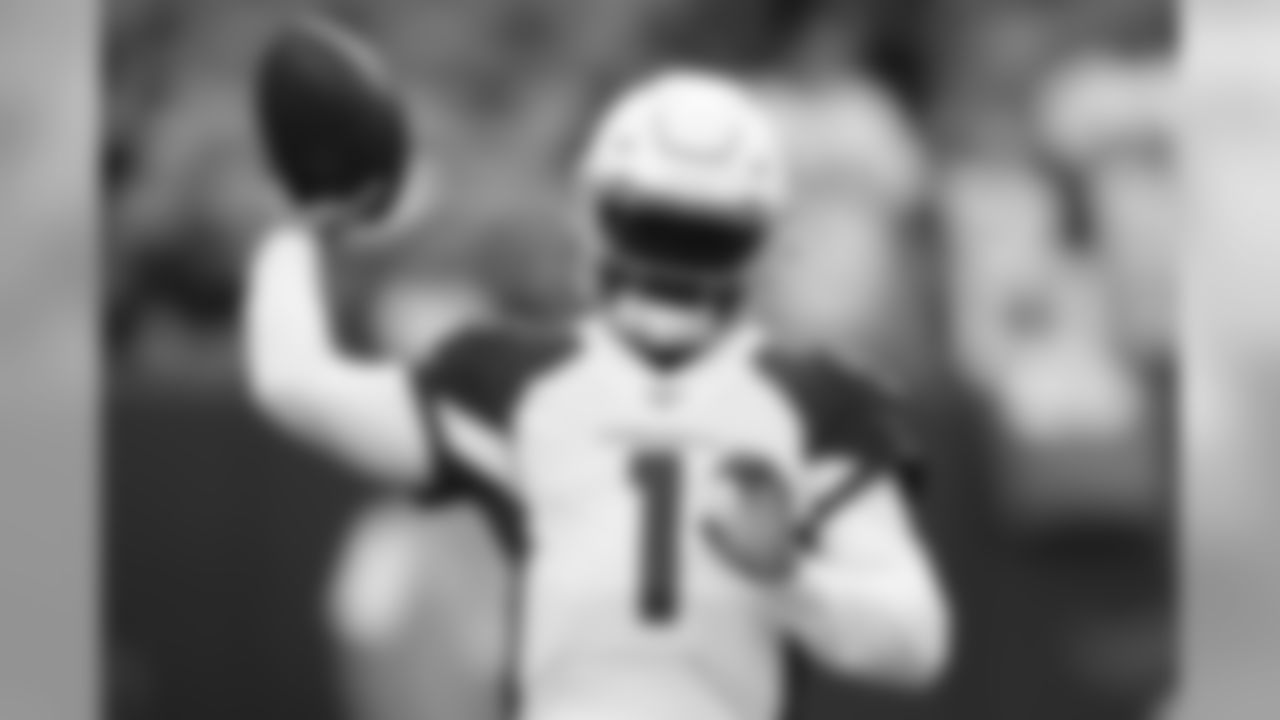 Cardinals quarterback Kyler Murray (1) warmed up prior to an NFL preseason football game against the Broncos but didn't play.