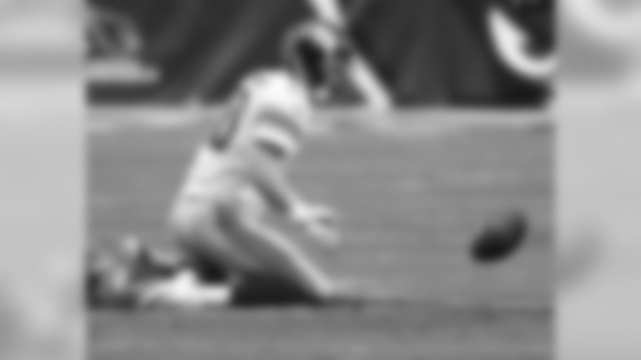 Giants QB Eli Manning fumbles the football