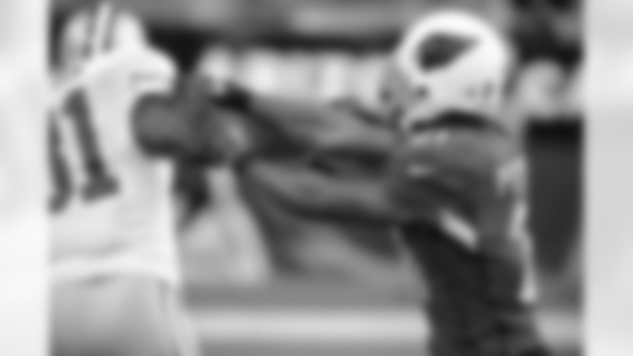 CB Patrick Peterson gives a shove to 49ers WR Anquan Boldin