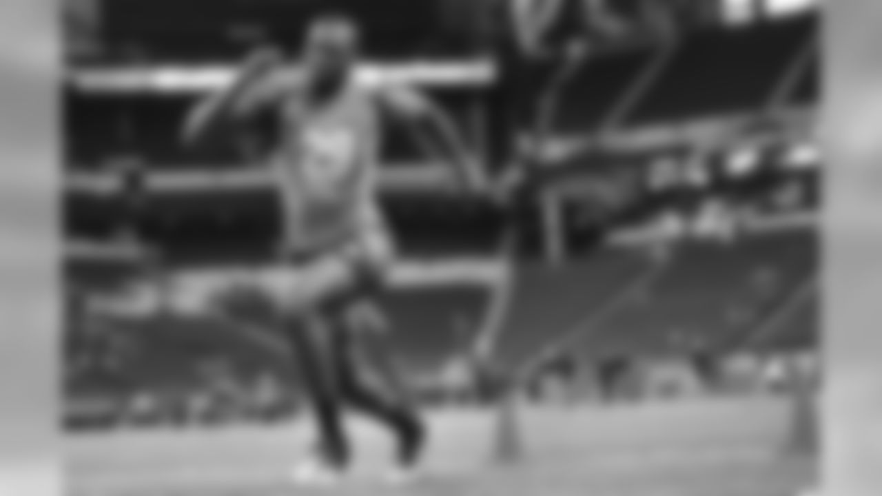 LB Chandler Jones