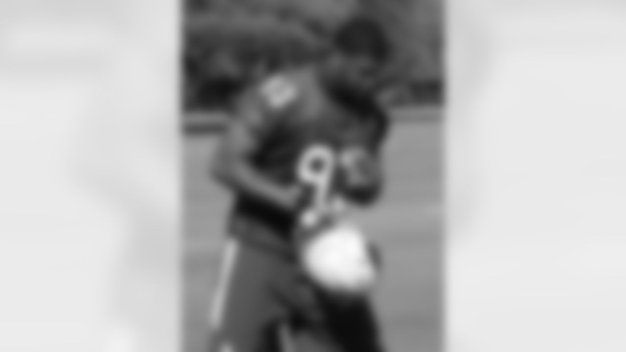 DE Calais Campbell practices his defensive line punch