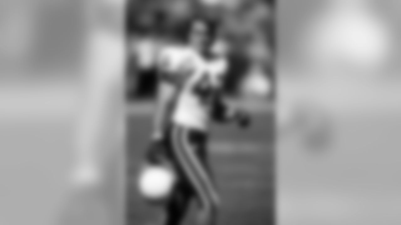 S Pat Tillman against the 49ers in 2000
