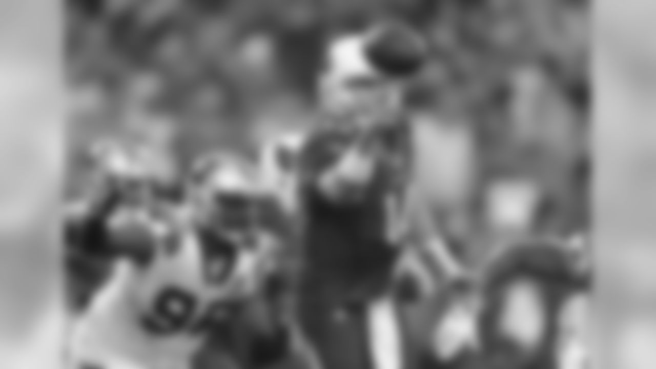 QB Ryan Lindley gets a pass off