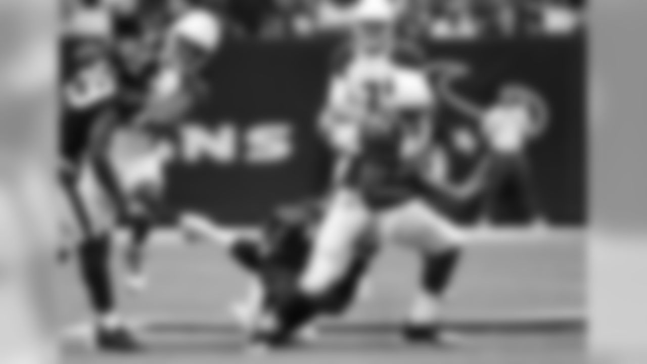 RB Adrian Peterson on the carry