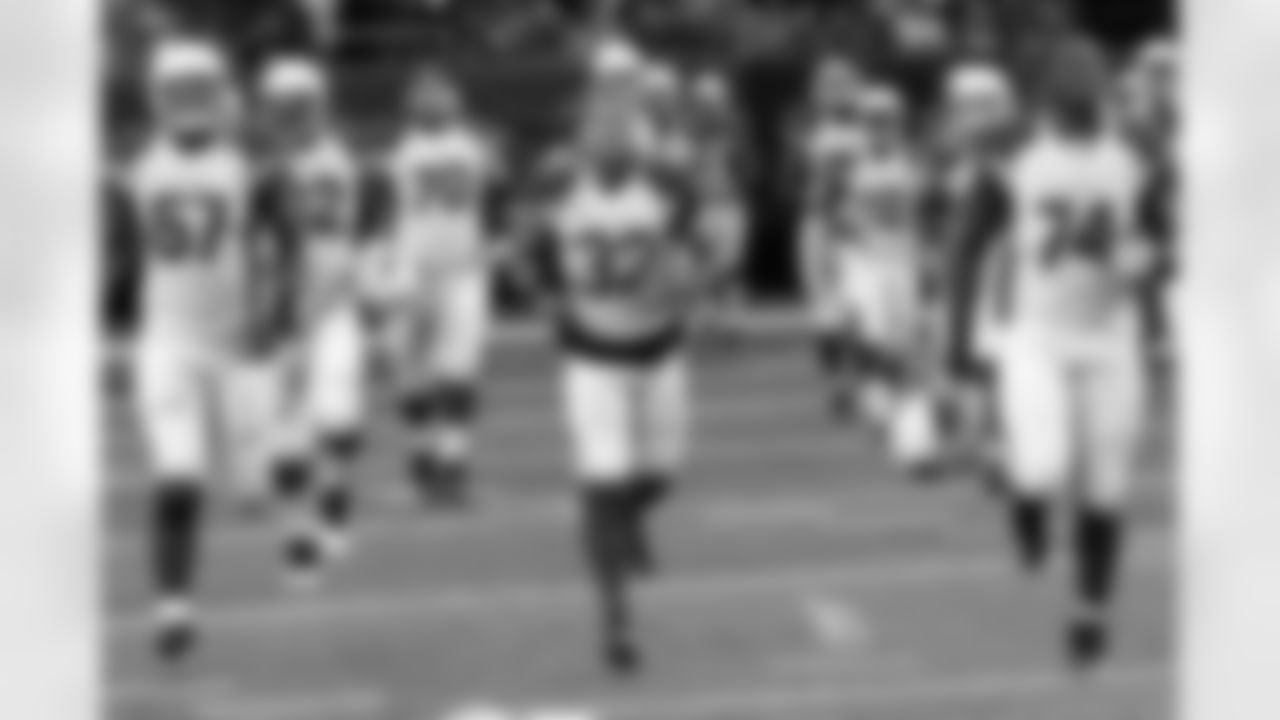 S Tyrann Mathieu and the rest of the team before the Atlanta game
